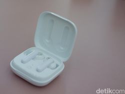 Unboxing Oppo Enco W51, TWS dengan Peredam Bising Rp 1 Jutaan