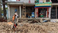 Jalan yang menghubungkan kawasan Alam Sutera dengan Graha Raya, Bintaro dan Ciledug tersebut akan dilebarkan dari 6 meter menjadi 12 meter. 