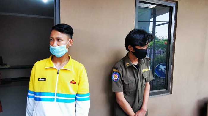 Pemuda beratribut Satpol PP diamankan hendak demo