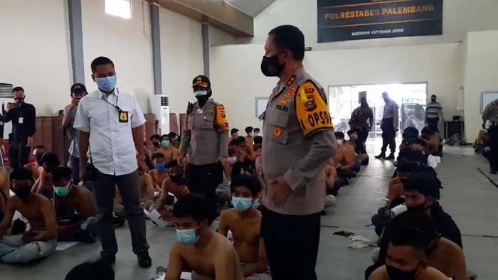Polisi amankan 180 orang saat demo tolak omnibus law di Palembang (Raja Adil-detikcom)