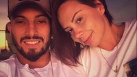 Sedangkan Alex Telles memiliki kekekasih bernama Priscila Minuzzo. Foto: Instagram Priscila Minuzzo