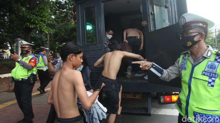Sejumlah pelajar juga diamankan petugas Kepolisian di Pejompongan dan Palmerah, Jakarta, Rabu (7/10/2020).