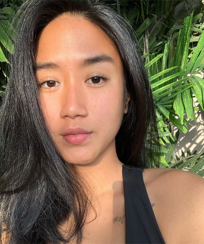 Ada pula netizen yang menyarankan agar membawa pemilik akun Fantasi Pria ke jalur hukum. Tapi Chef Renatta memberikan jawaban menohok. Tau darimana dia cowo? Bisa aja nenek2.. akun saya juga ngga verified, bisa aja saya bukan renatta cuma om2 pake batik di kantor, cuitnya. Foto: Instagram/@renattamoeloek