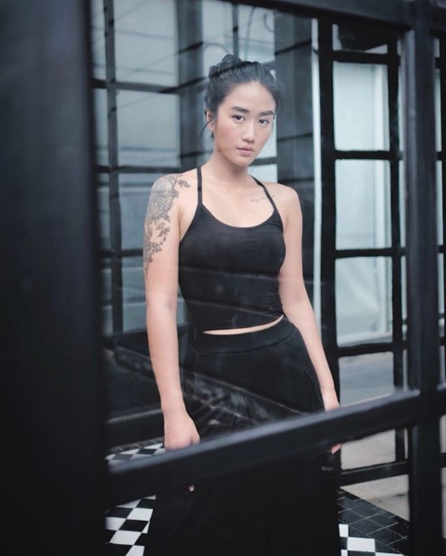 Akun Twitter dengan nama Fantasi Pria menjadikann Chef Renatta Moeloek sebagai objek fantasi yang dianggap netizen telah menjurus ke pelecehan seksual. Foto: Instagram/@renattamoeloek