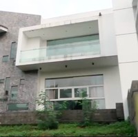 Diungkapkan Dokter Shindy, lokasi rumah tersebut berdekatan dengan rumah kakak Ria lainnya, aktris Oki Setiana Dewi, yang berada di Bintaro, Tangerang Selatan. (Foto: YouTube/Dokter Shindy)