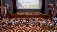 Ada sejumlah menteri yang hadir dalam konferensi pers tersebut untuk memberi pernyataan terkait UU kontroversial tersebut.