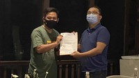 Masukan itu diterima dan dibeberkan kepada Pengprov IMI saat silaturahmi. IMI tak harus identik dengan balapan saja. Harus ada wisata dan bakti sosial yang sekarang namanya mobilitas. Seandainya masih dipercaya untuk Ketua Umum IMI Periode 2020-2024, Ia pun berjanji menjalankan himbauan Pak Mensos. Kegiatan mobilitas itu harus seimbang dengan motorsport. Kalau event motorsport ada 1.800 event per tahun, event mobilitas harus bisa mencapai sekira segitu juga. Foto: dok. IMI