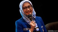 Artis Desy Ratnasari resmi menjadi Ketua Dewan Perwakilan Wilayah Partai Amanat Nasional (DPW PAN) Jawa Barat. Desy yang merupakan Anggota DPR RI Dapil IV Kota dan Kabupaten Sukabumi akan memimpin PAN periode 2020-2025. Desi dipilih secara aklamasi oleh Ketua Umum PAN Zulkifli Hasan dalam Musda PAN Jabar ke V yang dilaksanakan di Hotel Papandayan, Jalan Gatot Subroto, Kota Bandung, Rabu (7/10/2020).