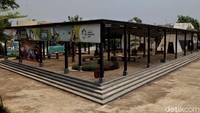 Kawasan Taman Kalijodo tampak sepi dari aktivitas warga di tengah penerapan PSBB ketat di Jakarta, Rabu (7/10/20220).