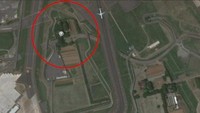 Dahulu, sawah keluarganya merupakan satu dari bagian desa yang dihuni oleh 30 keluarga petani. Kini, sawah milik Takao menjadi satu-satunya yang bertahan di tengah Bandara Narita (Facebook)