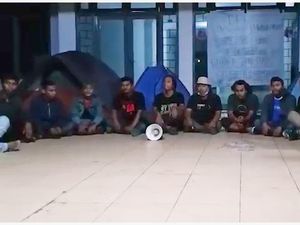 Tolak Omnibus Law, Mahasiswa di Kendari Berkemah di DPRD Sultra