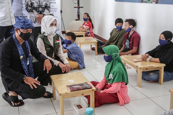 Wali Kota Bogor Bima Arya meresmikan Ruang Belajar Online (RBO) pertama di Kota Bogor, yang berlokasi di Warung Bandrek RW 5 Kelurahan Bondongan, Kota Bogor.