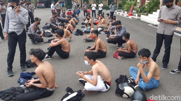 75 pelajar diamankan polisi saat akan ikut aksi di Banten