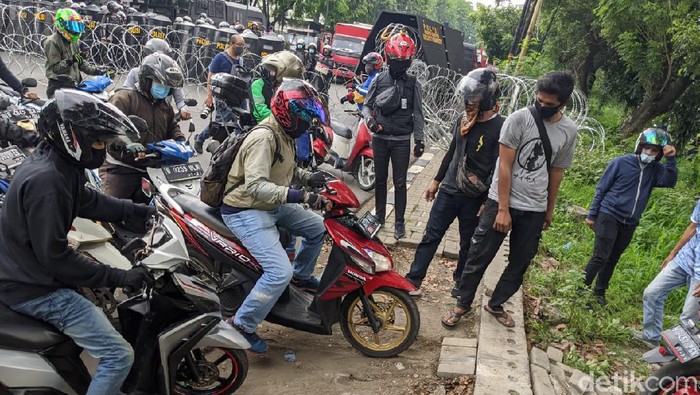 Ada Demo motor balik arah Ada Demo motor balik arah