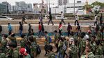 Aksi Long March Mahasiswa dan STM di Kawasan Senen