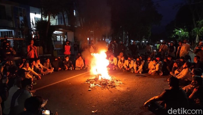 Aksi unjuk rasa buruh dan mahasiswa di Garut berakhir kondusif
