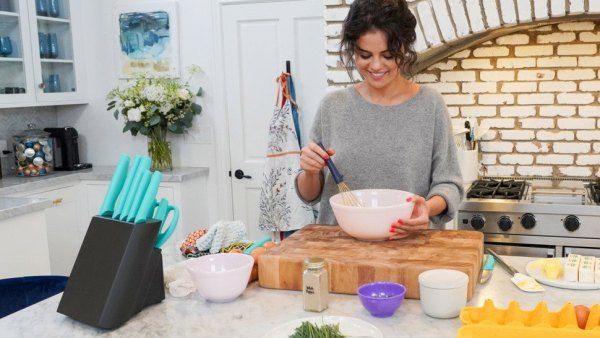 Alat Dapur Favorit Seleb Hollywood, Selena Gomez hingga Kris  Jenner
