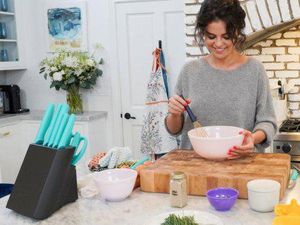 Alat Dapur Favorit Seleb Hollywood, Selena Gomez hingga Kris Jenner