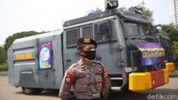 Polisi menyiapkan sejumlah langkah pengamanan mengantisipasi demo penolakan omnibus law UU Cipta Kerja. Aparat keamanan gabungan hingga kendaraan taktis disiagakandidepan Istana Merdeka.