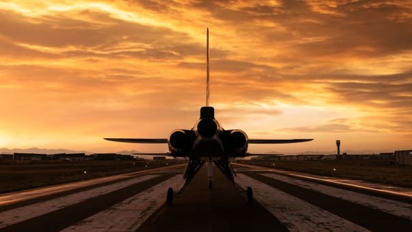 XB-1, yang memiliki lebar sayap 6,4 meter, dilengkapi dengan tiga mesin J85-15, dirancang oleh General Electric. Mesin itu bakal menyuplai daya dorong lebih dari 12.000 pon, memungkinkannya terbang melebihi kecepatan supersonik.