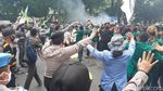 Bakar Ban-Vandalisme Warnai Demo Mahasiswa di Istana Bogor