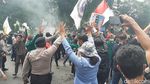 Bakar Ban-Vandalisme Warnai Demo Mahasiswa di Istana Bogor