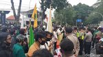 Bakar Ban-Vandalisme Warnai Demo Mahasiswa di Istana Bogor