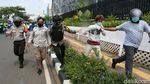 Begerak ke DPR, Buruh Diadang Polisi di Taman Ria Senayan