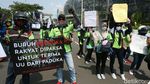 Begerak ke DPR, Buruh Diadang Polisi di Taman Ria Senayan