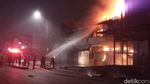 Deretan Foto Halte TransJ yang Rusak-Dibakar Massa Tolak Omnibus Law