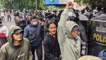 Blokade Dibuka, Buruh Mengalir ke Arah Kalideres Jakbar
