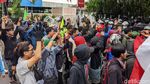 Blokade Dibuka, Buruh Mengalir ke Arah Kalideres Jakbar