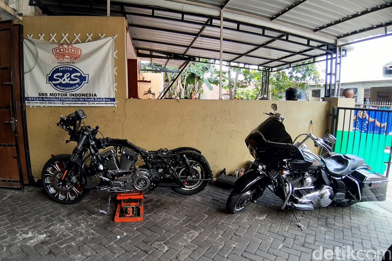 Buka Bengkel Moge di Rumah, Konsumennya dari Luar Kota sampai putra Jokowi Buka Bengkel Moge di Rumah, Konsumennya dari Luar Kota sampai putra Jokowi