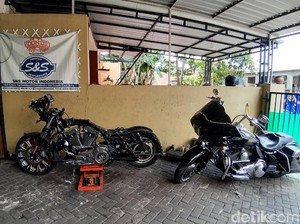 Bengkel Moge di Rumah, Konsumennya dari Luar Kota sampai Putra Jokowi