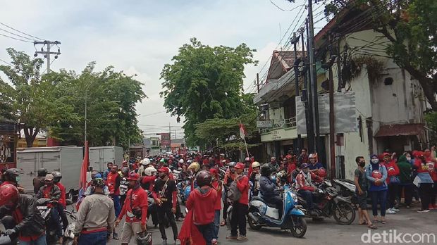 buruh di kawasan margomulyo dan tanjungsari dijemput sesama buruh