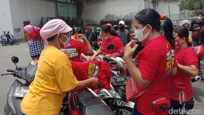 buruh di kawasan margomulyo dan tanjungsari dijemput sesama buruh