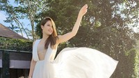 Beberapa netizen pun kembali meminta Cinta Laura untuk mengikuti Miss Universe. Dok. Instagram/claurakiehl
