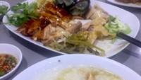 Lewat foto ini Dalton menginformasikan kalau Hawaii dan Indonesia punya bubur serupa. Di Hawaii sajian ini dinamakan jook. “Makanan mengenyangkan yang bikin nyaman perut dengan pilihan topping untuk ditambahkan,” tulisnya. Foto: Instagram daltonit