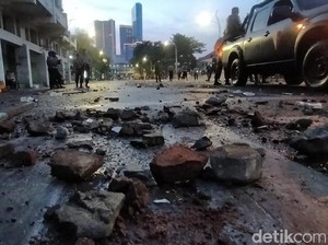 Ini Dampak Demo Tolak Omnibus Law di Surabaya yang Anarkis