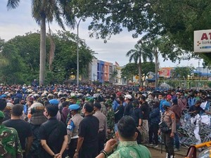 Sempat Terlibat Ricuh, Massa Tolak Omnibus Law di Pekanbaru Bubarkan Diri