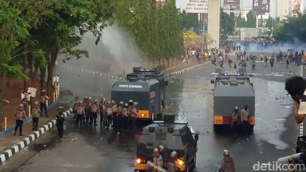 Demo Omnibus Law di Makassar.