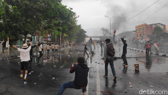 Demo Omnibus Law di Makassar.