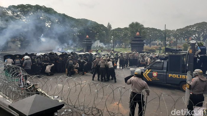 demo omnibus law di malang