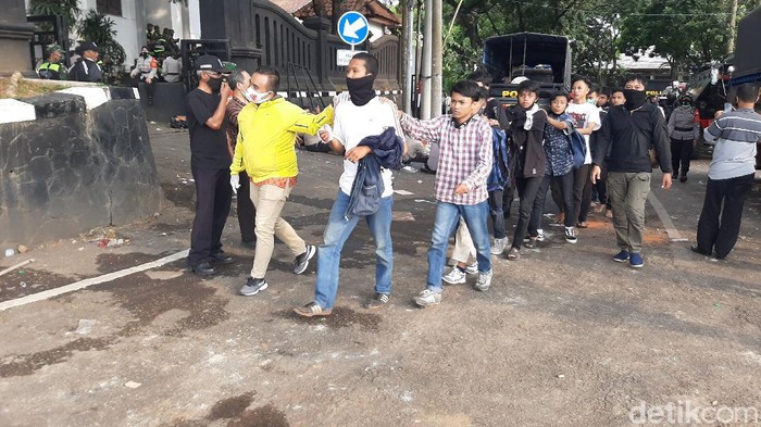 demo omnibus law di malang