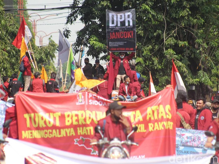 demo omnibus law di sidoarjo