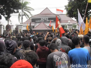 Ricuh Demo Omnibus Law di Lumajang, 3 Polisi dan 1 Mahasiswa Terluka