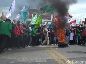 Demo Tolak Omnibus Law di Gorontalo Ricuh, 3 Polisi Luka