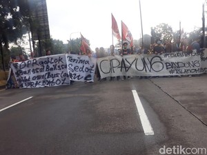 Tolak Omnibus Law, Mahasiswa Kelompok Cipayung Sempat Blokade Tol Pasteur