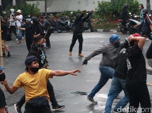 Kericuhan Pecah di Gedung Sate!