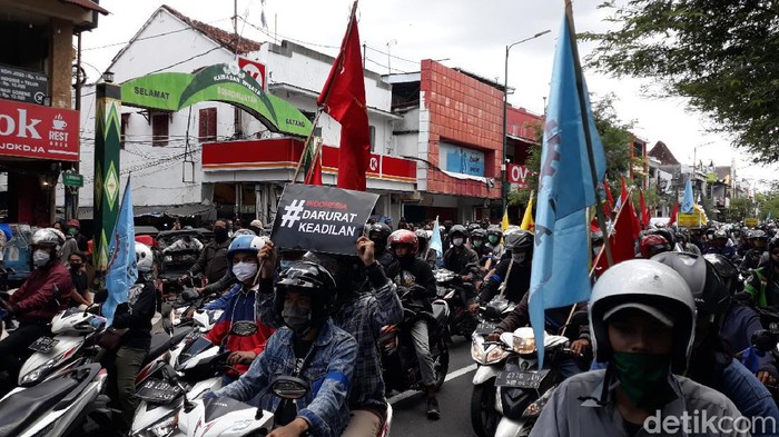 demo tolak omnibus law di dprd diy, 8/10/2020